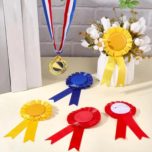 Vista 4 de CRASPIRE 12 unidades de 3 colores en blanco con botón de cinta de premio en el primer lugar, broche ganador de la victoria, roseta, gran premio