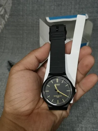 Vista 4 de Casio MW240-1E2V - Reloj de cuarzo japonés de resina negra para hombre