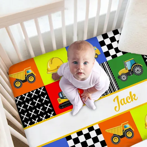 Vista 2 de Juego de ropa de cama personalizado para cuna de bebé, edredón de cuna con nombre personalizado, ropa de cama de guardería de vehículos de Vehículo