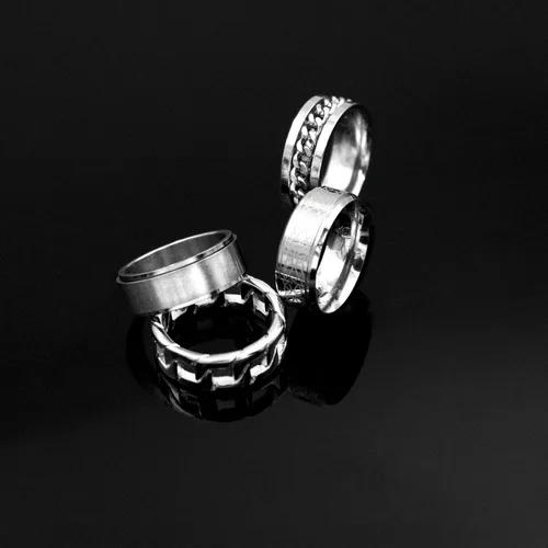 Vista 6 de Ronglry 4 anillos giratorios de acero inoxidable de titanio para mujeres y hombres, anillos negros para el estrés y la ansiedad para anillos
