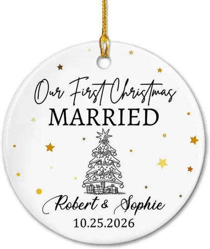 Vista 16 de Adorno de cerámica Our First Christmas Together, adorno de Navidad 2025 personalizado con nombre y fecha, renos para colgar en cerámica, regalo
