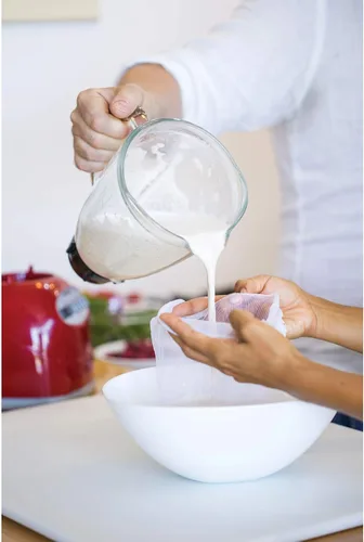 Vista 2 de HIC Kitchen Bolsa de leche de nueces sin blanquear con cierre de cordón, 11 x 9 pulgadas, juego de 2
