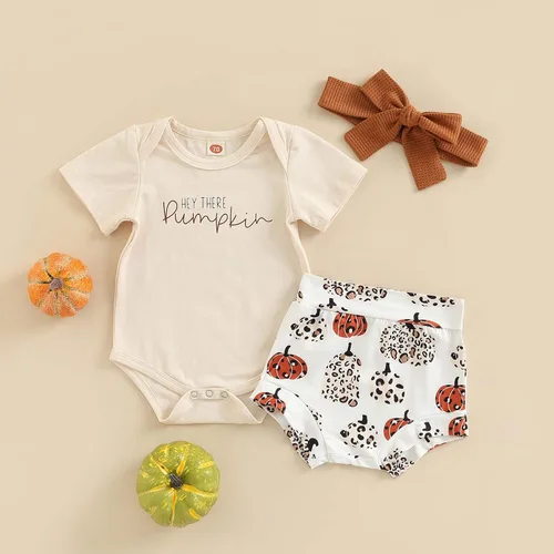 Vista 2 de Conjunto de ropa de manga corta para bebé niña de Halloween, con letras de calabaza, camiseta y pantalones cortos, con diadema y pantalón corto