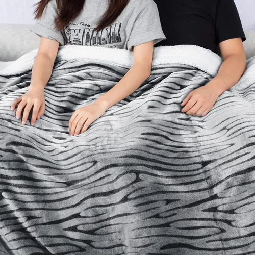 Vista 2 de MACEVIA Manta Decorativa de Forro Polar Sherpa para Sofá, Manta de Cebra 3D, Mullida, Gruesa, Cálida, Reversible, Acogedora, Cómoda, Súper Suave