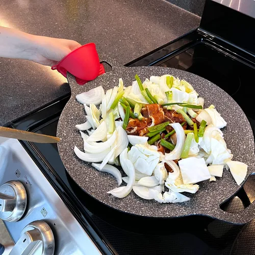 Vista 2 de Saltlas Sartén de barbacoa de estilo coreano para estufa, camping e IH, parrilla redonda de 13 pulgadas con doble fondo, sartén con revestimiento