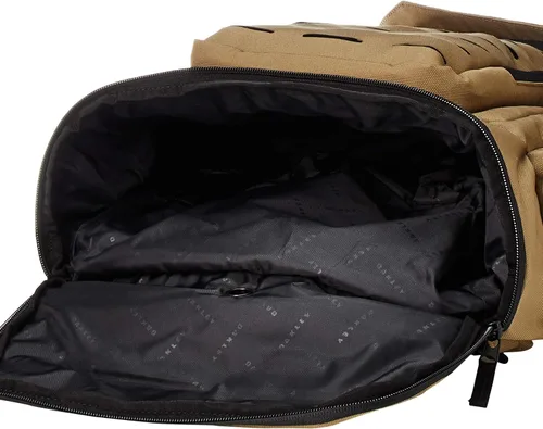 Vista 4 de Oakley Mochila urbana, paquete Ruck para hombres y mujeres, Coyote, talla única , Mochila Urban Ruck para hombre y mujer