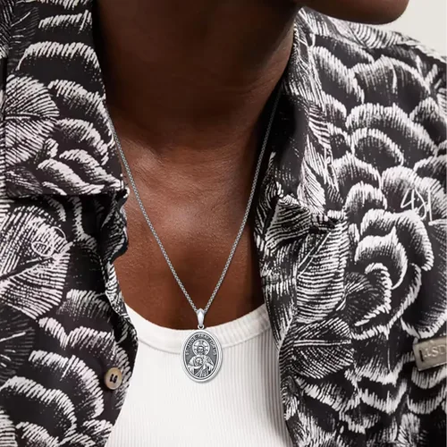 Vista 4 de DOTBJ Collar de plata de ley 925amuleto con medalla de San Valentín, regalos de Navidad para hombres y mujeres