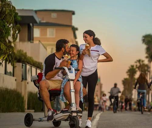 Vista 3 de ATTO - Scooter de movilidad plegable de viaje con alimentación eléctrica de MovingLife, scooter eléctrico portátil de tamaño completo, batería