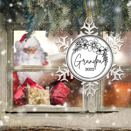Vista 5 de Adorno colgante de Navidad promocionado para abuelo, adornos de Navidad de copo de nieve de metal, decoración de árbol a hogar para la primera