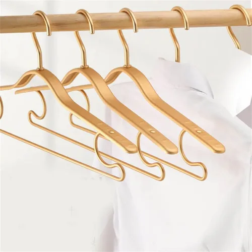 Vista 3 de Paquete de 5 perchas de metal de aleación de aluminio antideslizantes engrosadas perchas de invierno perchas de almacenamiento para el hogar