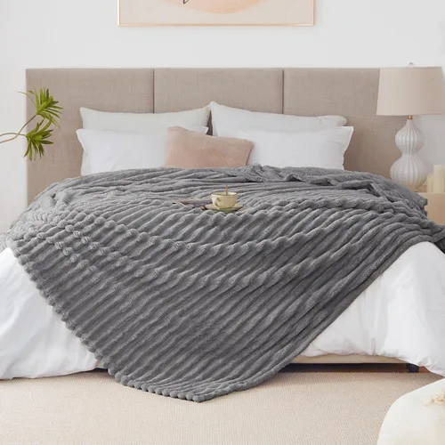 Vista 27 de EXQ Home Manta suave y suave de forro polar, acogedora y ligera para sofá o cama, manta de franela cálida y mullida para todas las estaciones