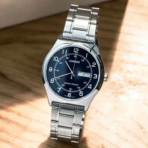 Vista 2 de Casio MTP-V006D-1B2 - Reloj analógico para hombre de acero inoxidable con esfera negra con fecha y día