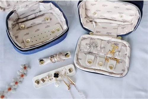 Vista 5 de LIRUXUN - Joyero cuadrado de terciopelo japonés, aretes, collar, bolsa de joyería de gran capacidad, bolsa de almacenamiento portátil de viaje