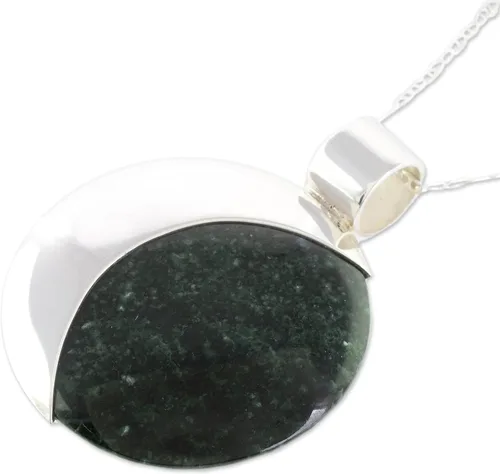 Vista 3 de NOVICA Collar con colgante de jade reversible de plata de ley 925 hecha a mano, eclipse maya, lila, verde oscuro, con temática de animales
