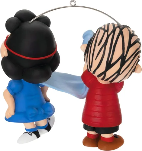 Vista 2 de Adorno navideño de Hallmark Keepsake 2024, la pandilla de Peanuts Super Lucy y Linus, regalos para fanáticos de Peanuts
