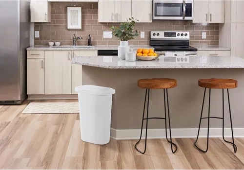 Vista 2 de Rubbermaid 13 galones Papelera con tapa de resorte, color blanco, 53 cuartos de galón