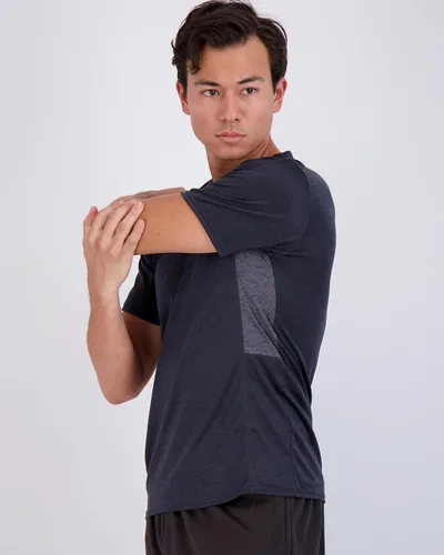 Vista 2 de Paquete de 5unidades camiseta deportiva Dry-Fit para hombre que disipa la humedad, de cuello redondo