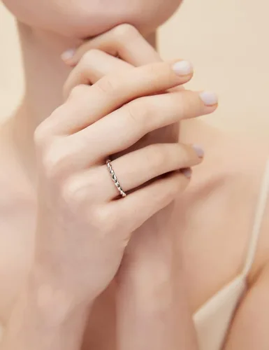 Vista 4 de EAMTI Anillo de Plata de Ley 925 con Nudo Celta Simple Criss Cross Infinito Banda de Boda para Mujer Talla 3-13