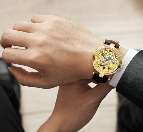 Vista 5 de Reloj esqueleto de pulsera automático estilo steampunk, manecillas luminosas de tono dorado, correa de cuero