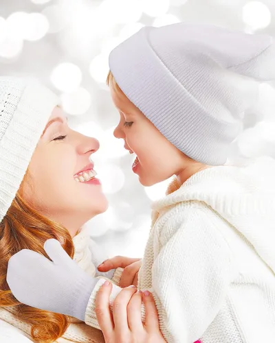 Vista 7 de Juego de 4 gorros de invierno para niños con guantes de punto, gorro suave para niños y niñas