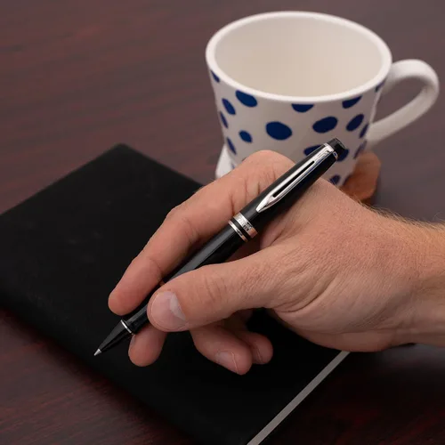 Vista 2 de Waterman Expert - Bolígrafo roller con tapa grabada, laca negra con borde cromado, regalo personalizado para ejecutivos, miembros de la junta