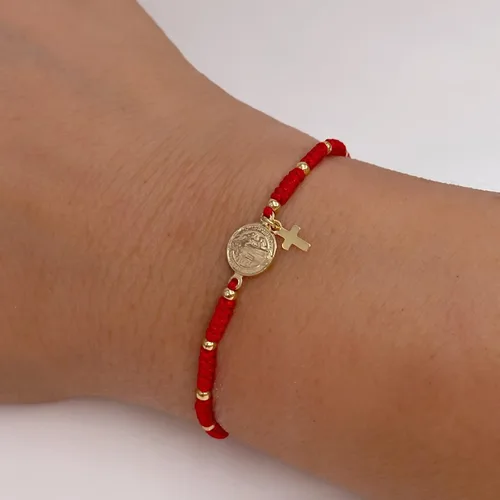 Vista 4 de St Benedict Medal Adjustable Red String Pulsera San Benito