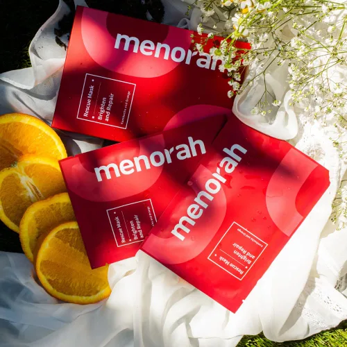 Vista 2 de menorah Brighten and Repair Rescue Sheet Masks (7 hojas) - Máscara facial con kombucha y extracto de naranja, hidratante y refuerzo de elasticidad
