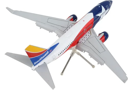 Vista 4 de GeminiJets G2SWA1010 Southwest Airlines Boeing 737-700 California One N943WN; Escala 1:200