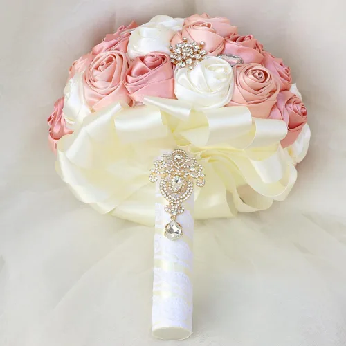 Vista 5 de Ramo de Boda Nupcial Rosa Rubor y Marfil con Broche Dorado Brillante con Diamantes de Imitación para Novia Dama de Honor Quinceañera Ramo de Flores