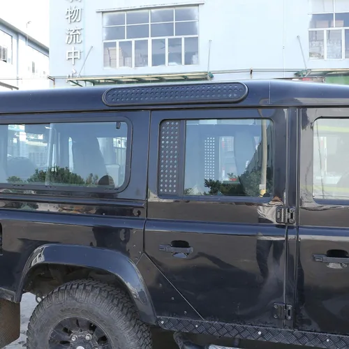 Vista 3 de YIWANG Pegatinas de panel protector de ventana lateral de techo de coche negro de aleación de aluminio para Land Rover Defender 90 110 130 2009-2018