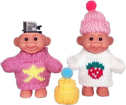 Vista 9 de Paquete de 2 fundas porta encendedor de muñecas Troll lindas de silicona, bolsa protectora divertida para mini muñecas con suéter y sombrero