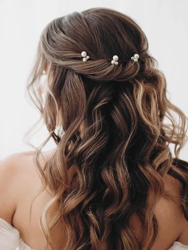 Vista 3 de SWEETV Horquillas para el pelo de novia, tocado de perlas para novias, damas de honor y niñas de flores, 3 pinzas para el pelo de boda y piezas