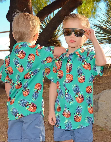 Vista 4 de RAISEVERN Camisas con botones para niños, estampado de dibujos animados hawaianos, ajustadas, manga corta, linda camisa de vestir para niños (2-10T)