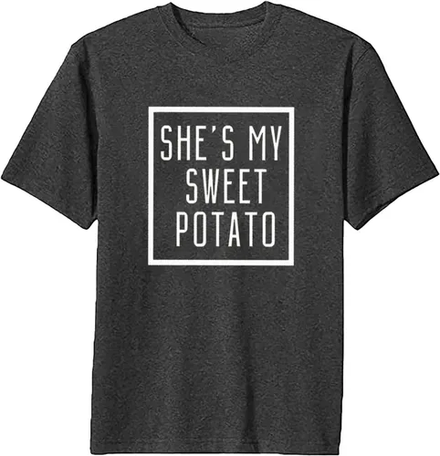 Vista 4 de Camiseta de manga corta con texto en inglés "She's My Sweet Potato I Yam" para parejas a juego para marido y esposa