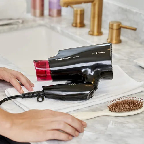 Vista 12 de Secador de Cabello Compacto Panasonic nanoe para Cabello de Aspecto Saludable, 1400W Portátil, Mango Plegable y Boquilla QuickDry para Secado Rápido