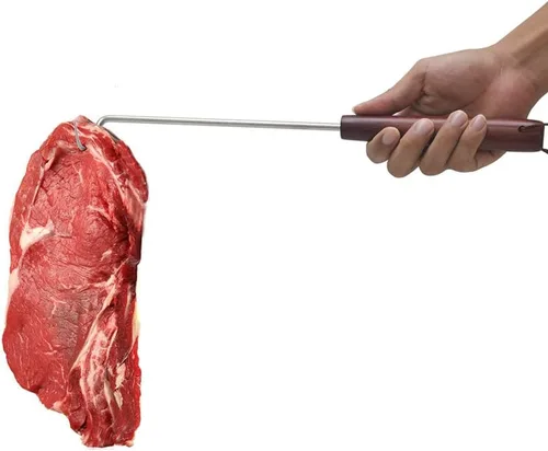 Vista 4 de Aleta de comida de 15 pulgadas, gancho giratorio de carne de acero inoxidable con mango de madera para asar y ahumar 1 paquete diestro