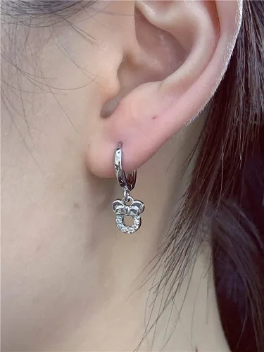 Vista 2 de Aretes colgantes de ratón pequeños para mujeres y niñas, plata de ley 925, circonita cúbica, dije de animales, ratones, aros para dormir, cartílago