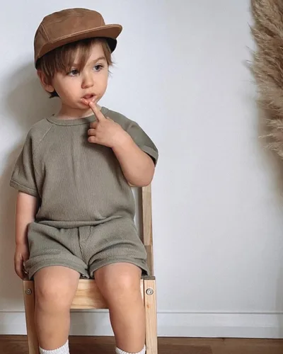 Vista 2 de Omkzanbi Conjunto de ropa de verano para bebé niño, camiseta de manga corta, pantalones cortos de punto gofre, 2 piezas, pantalones cortos