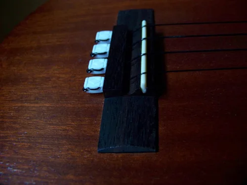 Vista 4 de Ukelele Diamond BridgeBeads - Lazos de cuerda para ukelele blanco
