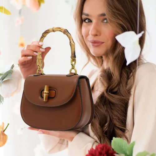 Vista 6 de Bolso de mano para mujer, bolso cruzado con asa superior en forma de bambú