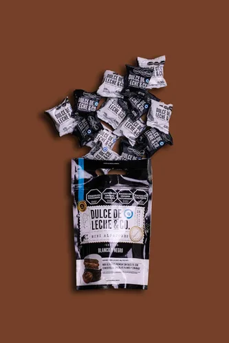 Vista 2 de Dulce de Leche & CO. Pack Premium con Dulce de Leche y Mini alfajores DDL&CO Argentina