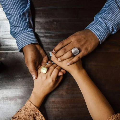 Vista 3 de Anillos de oro y plata para mujer, anillos gruesos chapados en oro, anillos cuadrados de metal ancho, joyería de disfraz de cóctel
