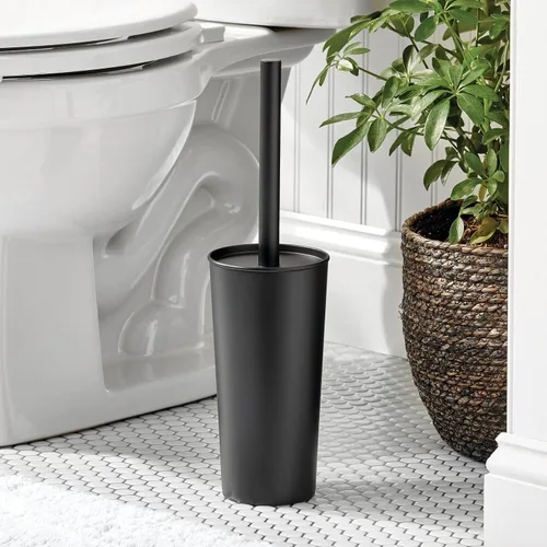 Vista 3 de mDesign Escobilla y soporte para inodoro de metal independiente delgado + papelera de pedal de 5 litros / 1.3 galones de diseño estrecho rectangular