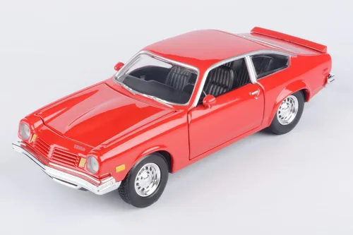 Vista 8 de Motormax 1974 Chevrolet Vega 1:24 Escala Diecast Modelo Réplica Forgotten Classics Series 79046 Rojo