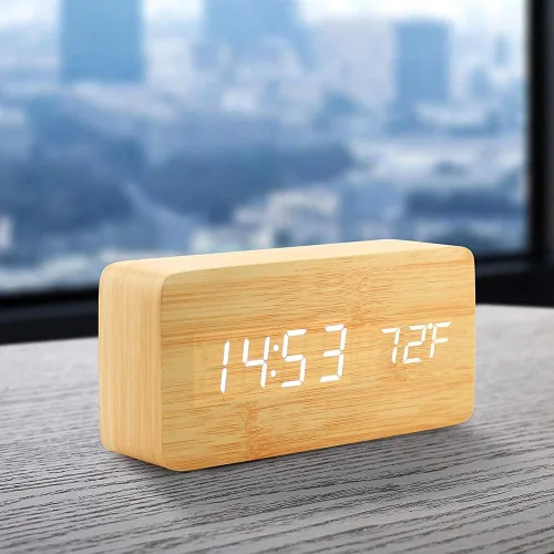 Vista 4 de OCT17 Reloj despertador digital de madera, reloj despertador LED multifunción de madera con fuente de alimentación USB, control de voz, Bambú