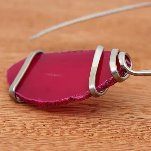 Vista 5 de NOVICA Collar de howlita hecho a mano, acero inoxidable, ágata, tono plateado, rosa, colgante de Brasil, piedra natal moderna "Sunrise's Magnitude