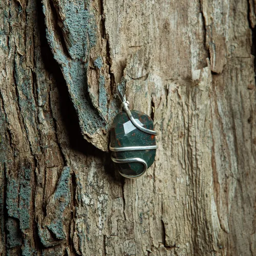 Vista 5 de AYANA - Collar con dije de cristal curativo de ágata musgosa, piedra de la madre naturaleza, riqueza, prosperidad, éxito, chakra del corazón, hecho
