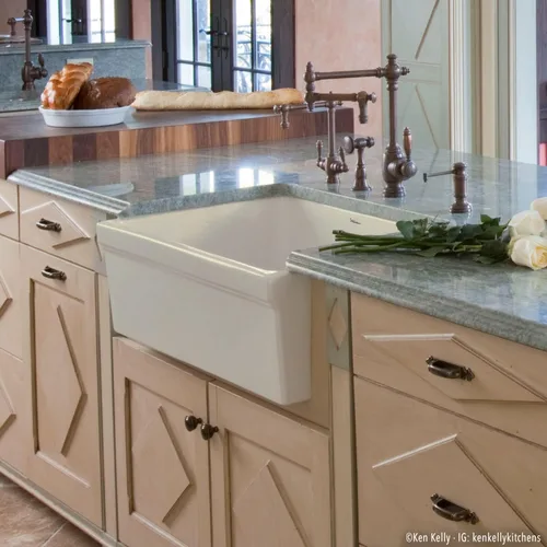 Vista 6 de Whitehaus Collection WHQ5530-BISCUIT Glencove Kitchen, Arcilla refractaria, fregadero delantero delantal, grande, galleta