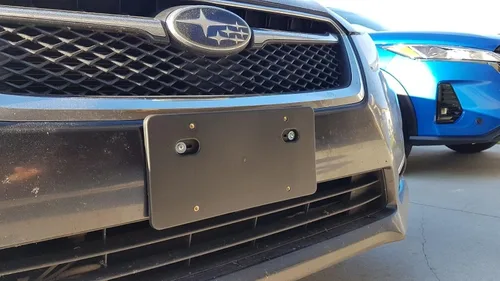 Vista 3 de Soporte de Montaje para Placa de Matrícula Delantera Kit de Adaptador de Orificio Redondo para Subaru–Juego de Soportes de Placa de Plástico con 2