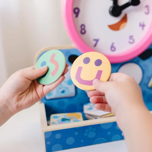 Vista 7 de Melissa & Doug Blue's Clues & You! - Reloj magnético de madera (31 piezas)